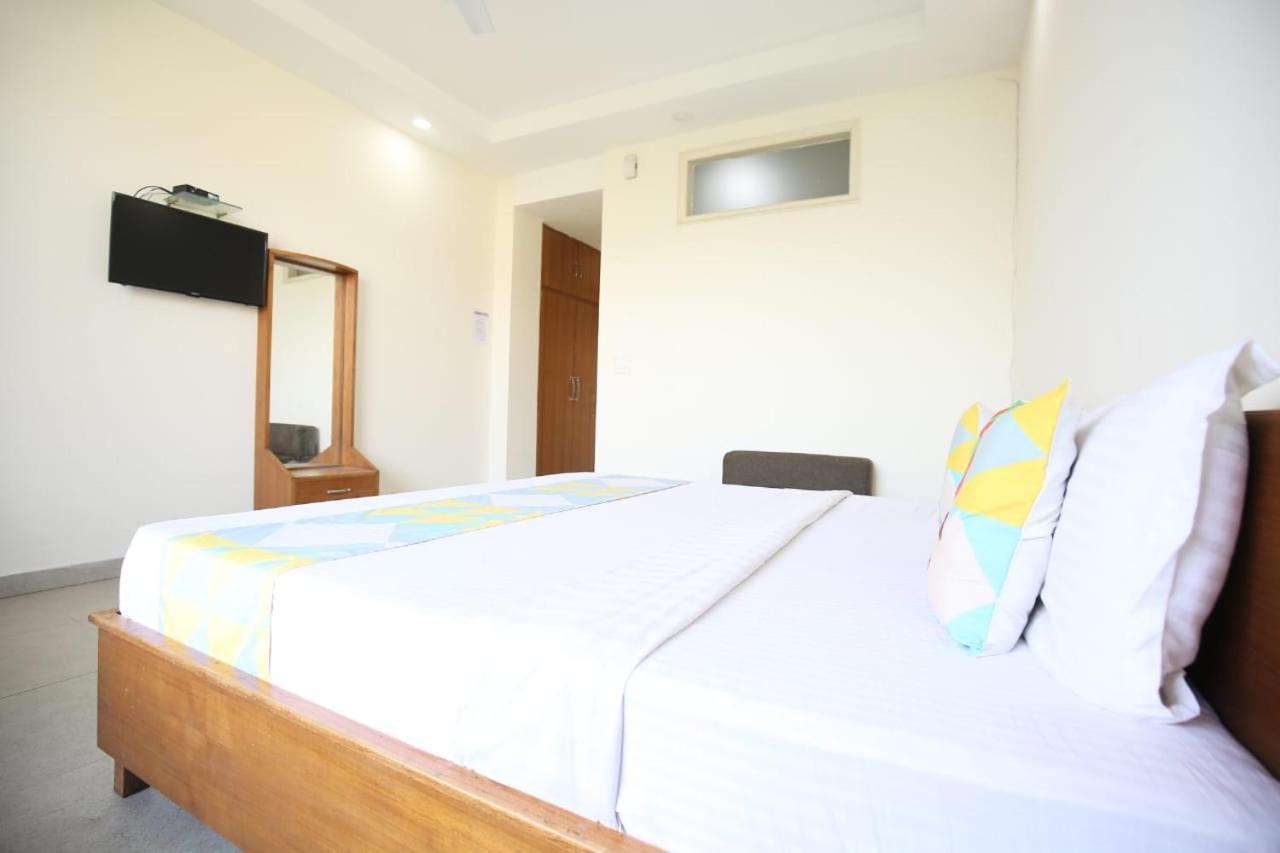 Sky Home Train View Касаули Экстерьер фото