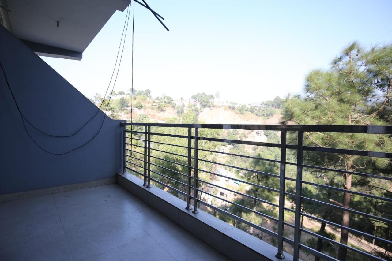Sky Home Train View Касаули Экстерьер фото